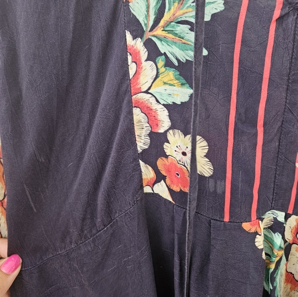 Johnny Was vneck floral tunic - Picture 5 of 11